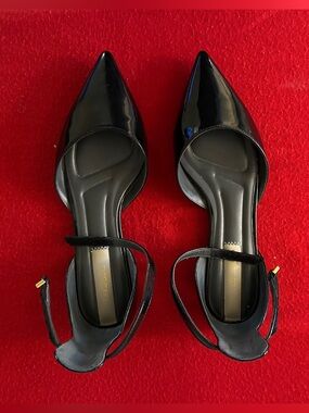 Franco Sarto Size 8.5 black patent pointy toe flats